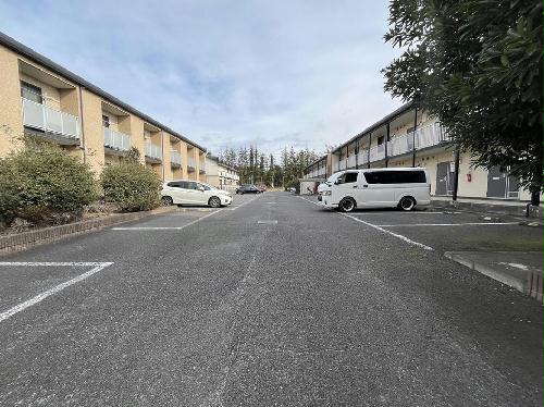 13/14 駐車場