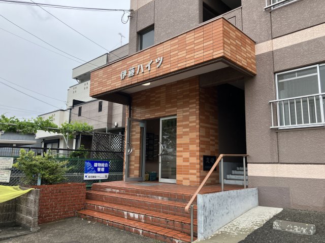 16/23 エントランス