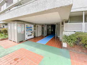 16/16 エントランス