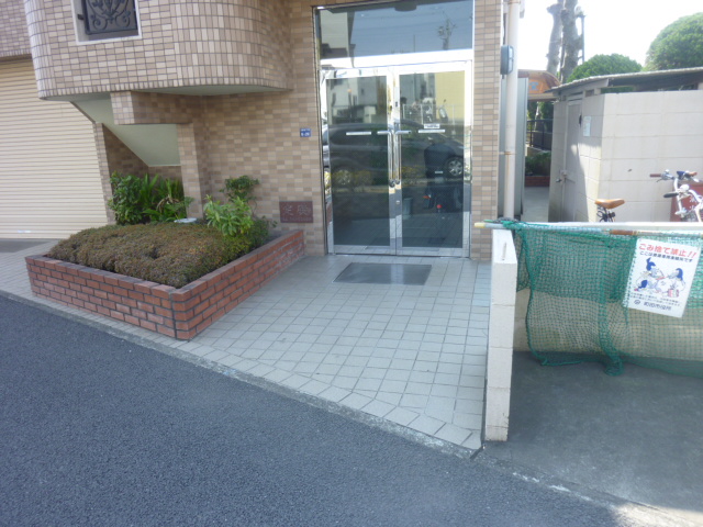 22/30 エントランス