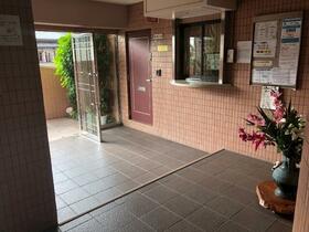 16/16 エントランス