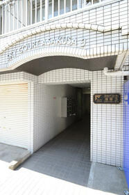 16/16 エントランス