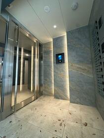 16/25 エントランス