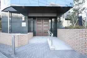 13/18 エントランス