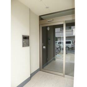 16/16 エントランス