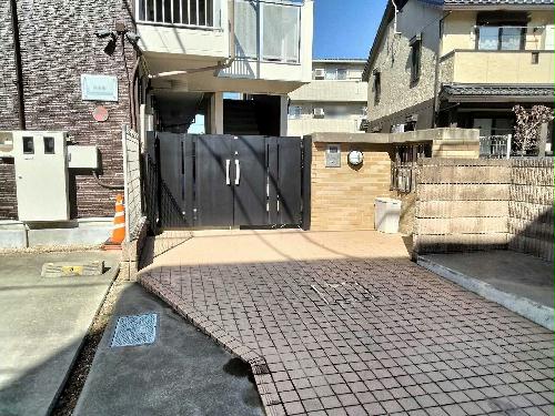 13/23 エントランス