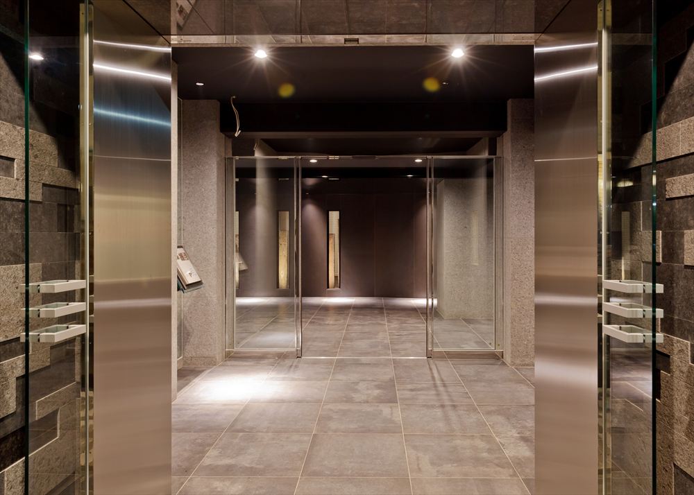 23/29 エントランス