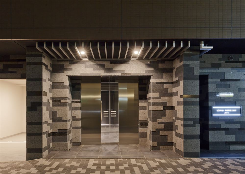 25/29 エントランス