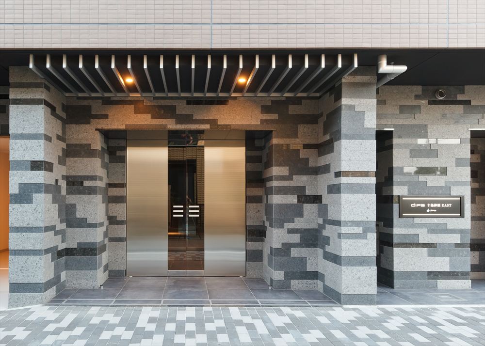 28/29 エントランス