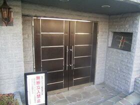 16/16 エントランス