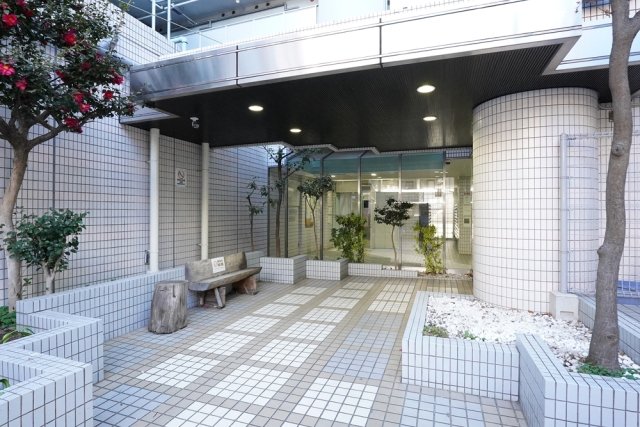 8/10 エントランス