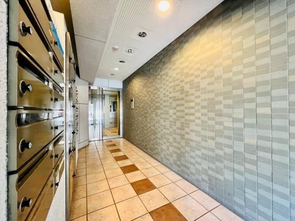 27/29 エントランス