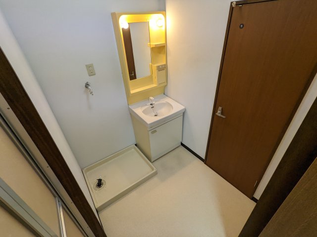 13/30 洗面