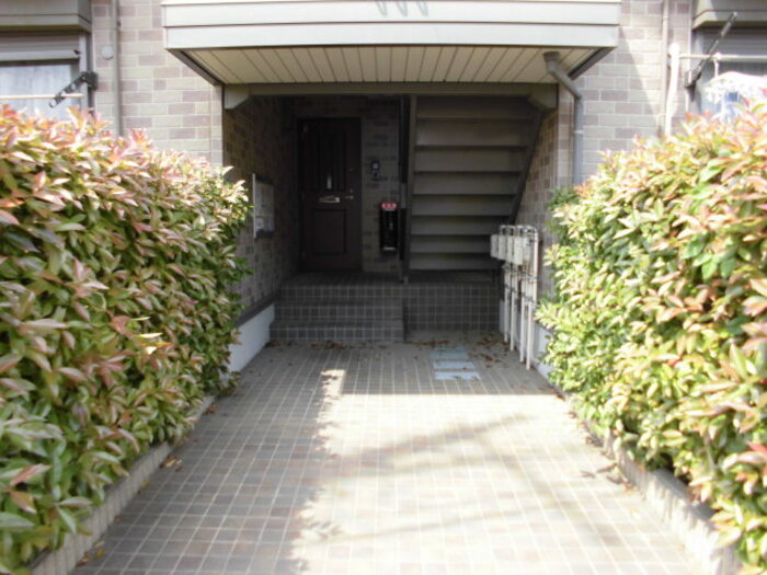 18/19 エントランス