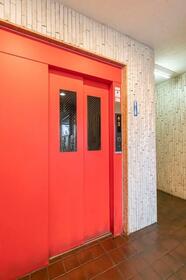 2/2 エントランス