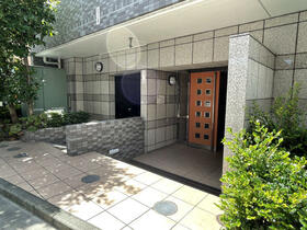 16/16 エントランス