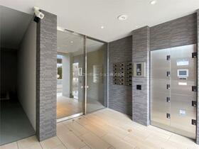 16/16 エントランス