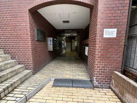16/16 エントランス