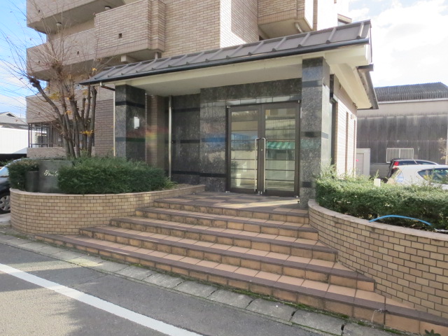 21/30 エントランス