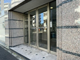 16/16 エントランス