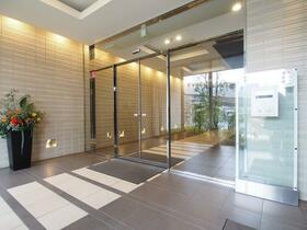 16/16 エントランス