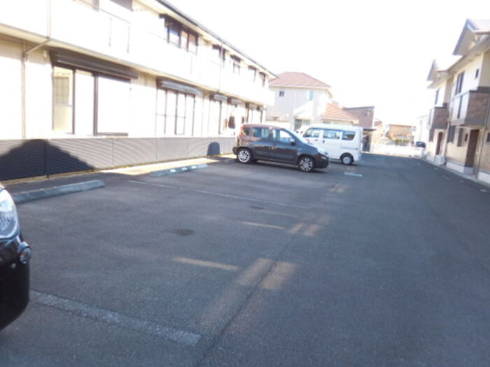 16/18 駐車場