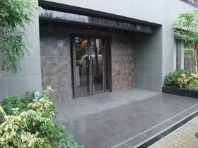 16/16 エントランス