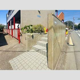 16/16 エントランス