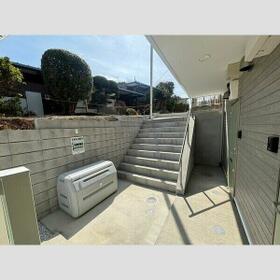 16/16 エントランス