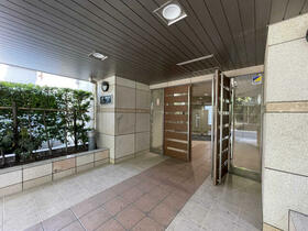 16/22 エントランス