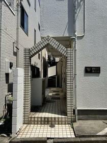 16/16 エントランス