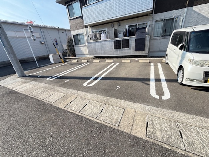 25/27 駐車場