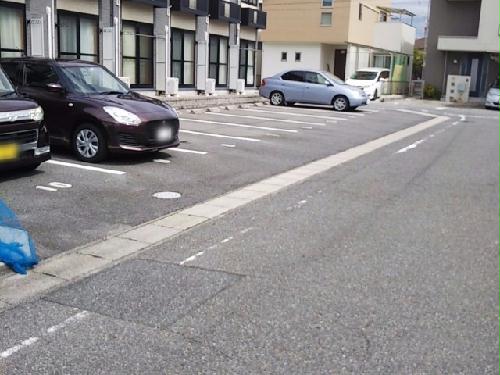 3/3 駐車場