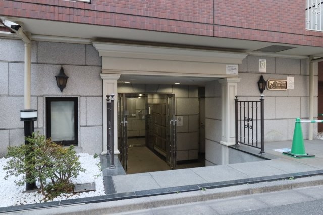 19/30 エントランス