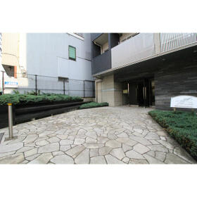 16/20 エントランス