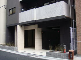 16/16 エントランス