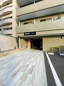 16/16 エントランス