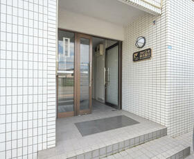 16/17 エントランス