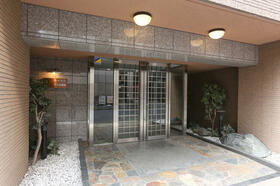 16/16 エントランス