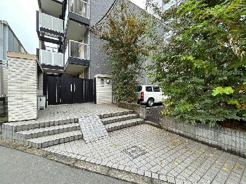 13/14 エントランス