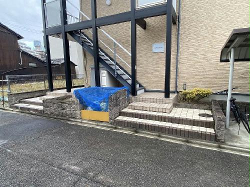 13/14 エントランス