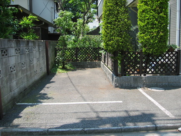 2/4 駐車場