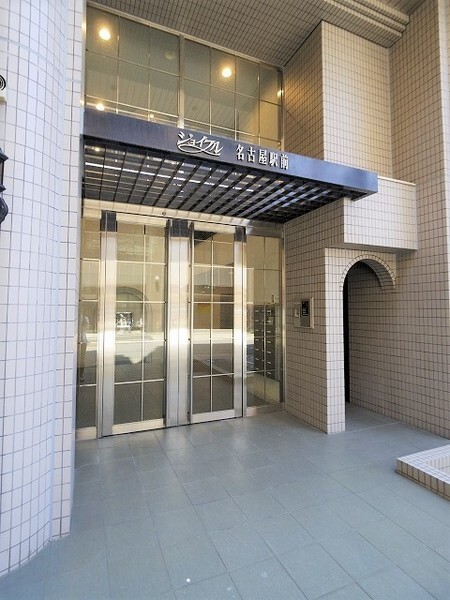 21/23 エントランス