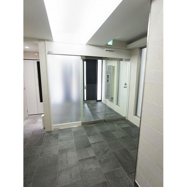 17/17 エントランス