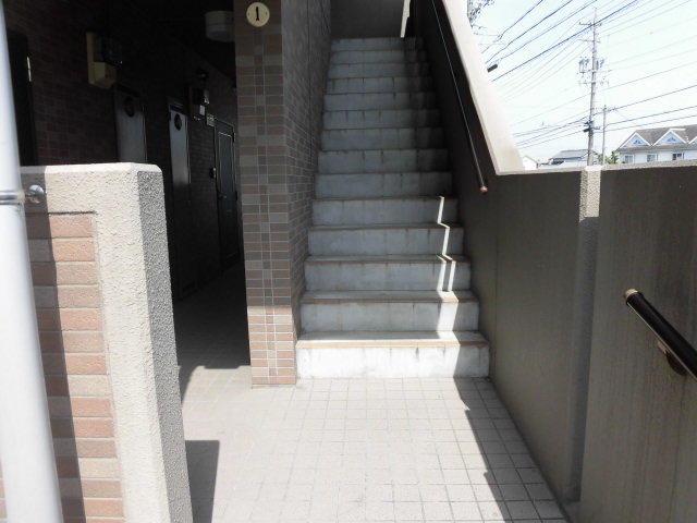 21/30 エントランス