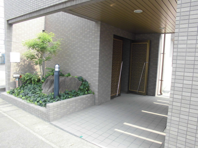 21/27 エントランス