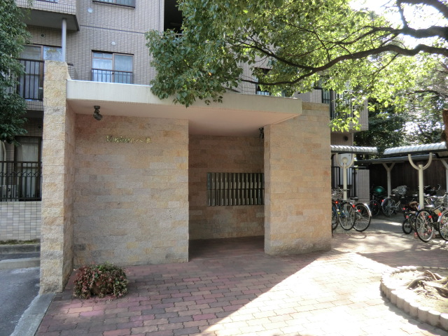 22/30 エントランス