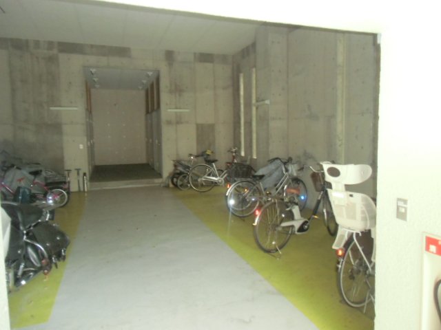 16/25 駐車場