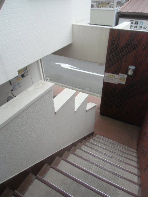 21/30 エントランス