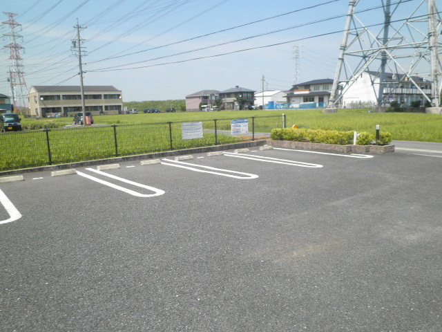 22/28 駐車場